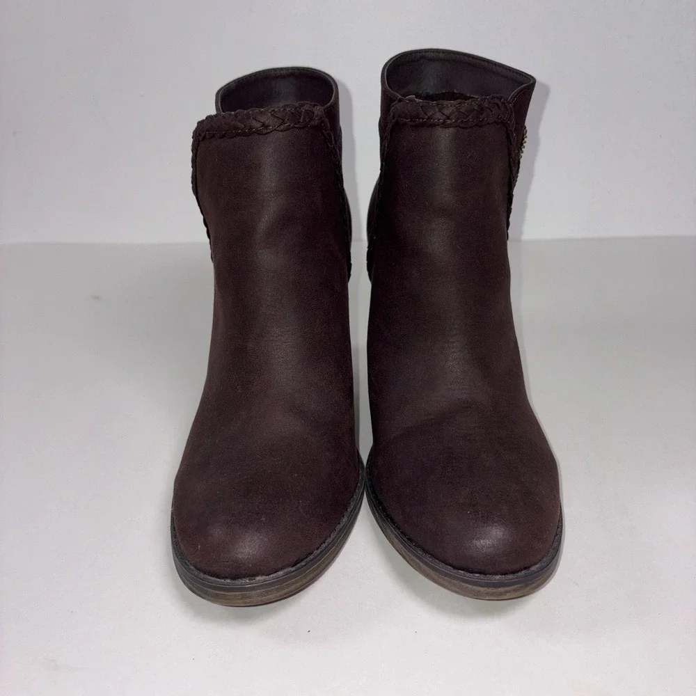 MIA women brown